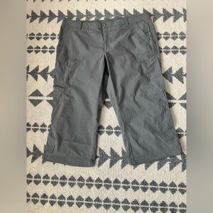 Eddie‎ Bauer cropped cargo pants.  Travel pants.